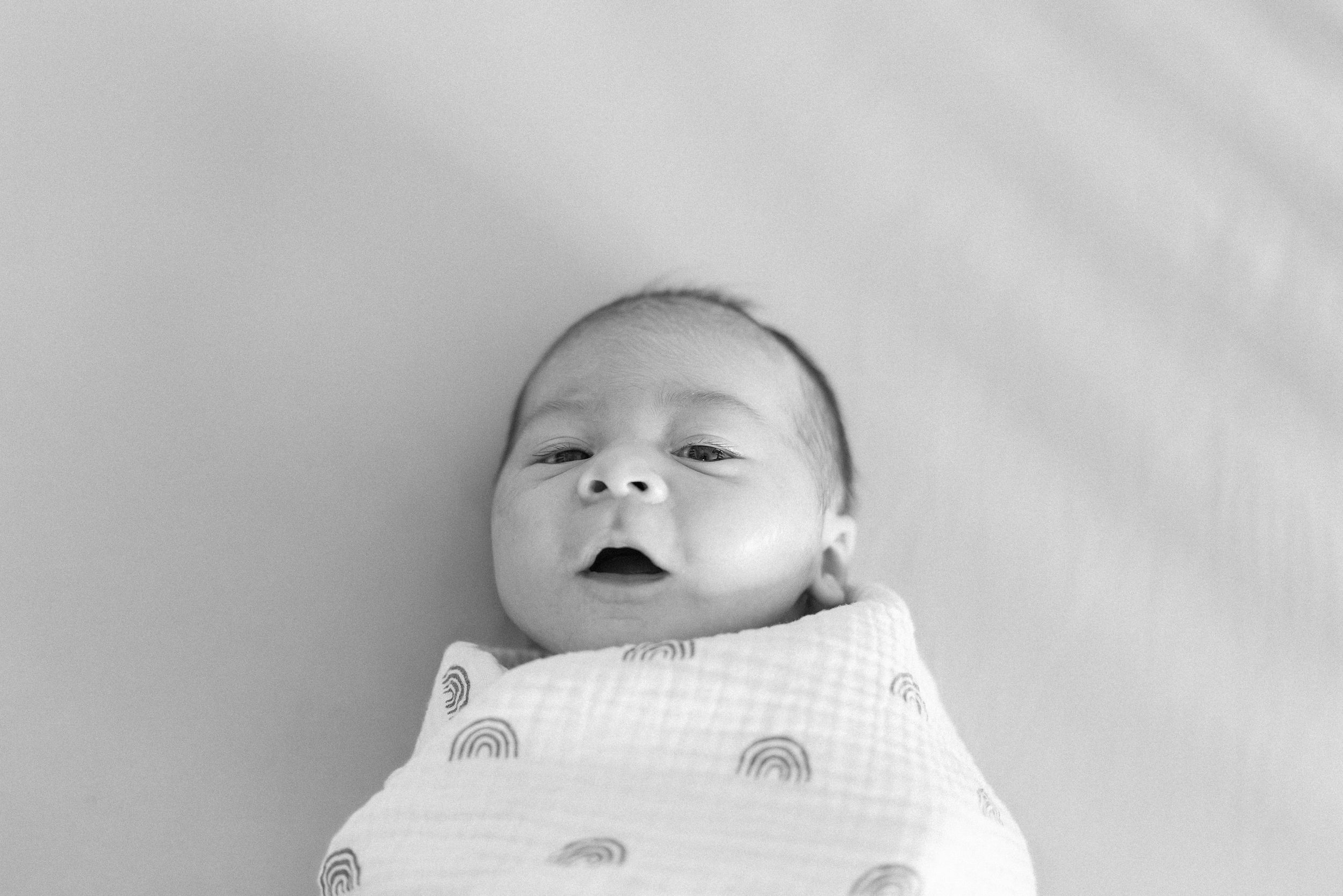 tender moments, love, mom, mom and baby, motherhood, newborn, tiny hands, kisses, parenthood, new parents, new baby