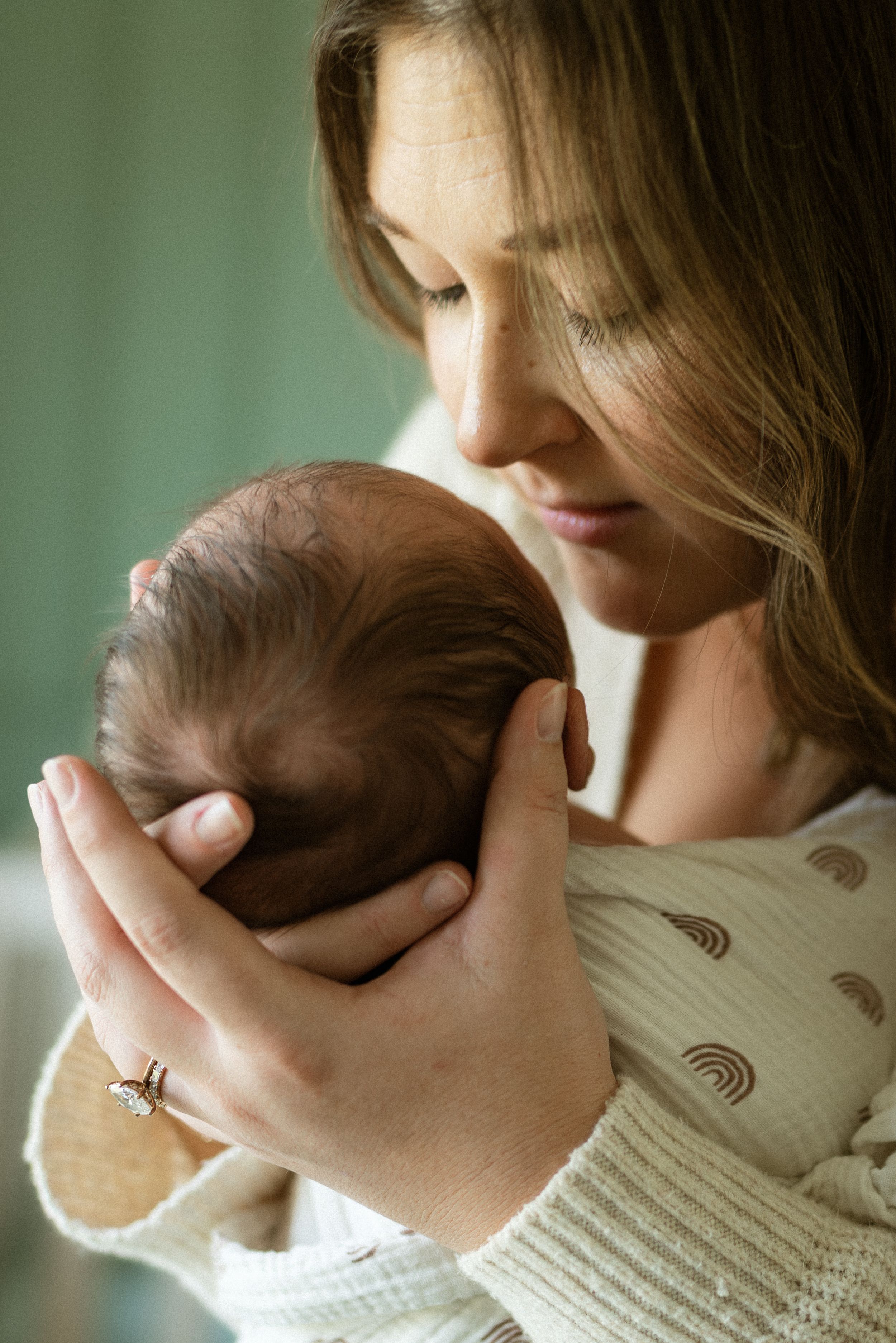 tender moments, love, mom, mom and baby, motherhood, newborn, tiny hands, kisses, parenthood, new parents, new baby