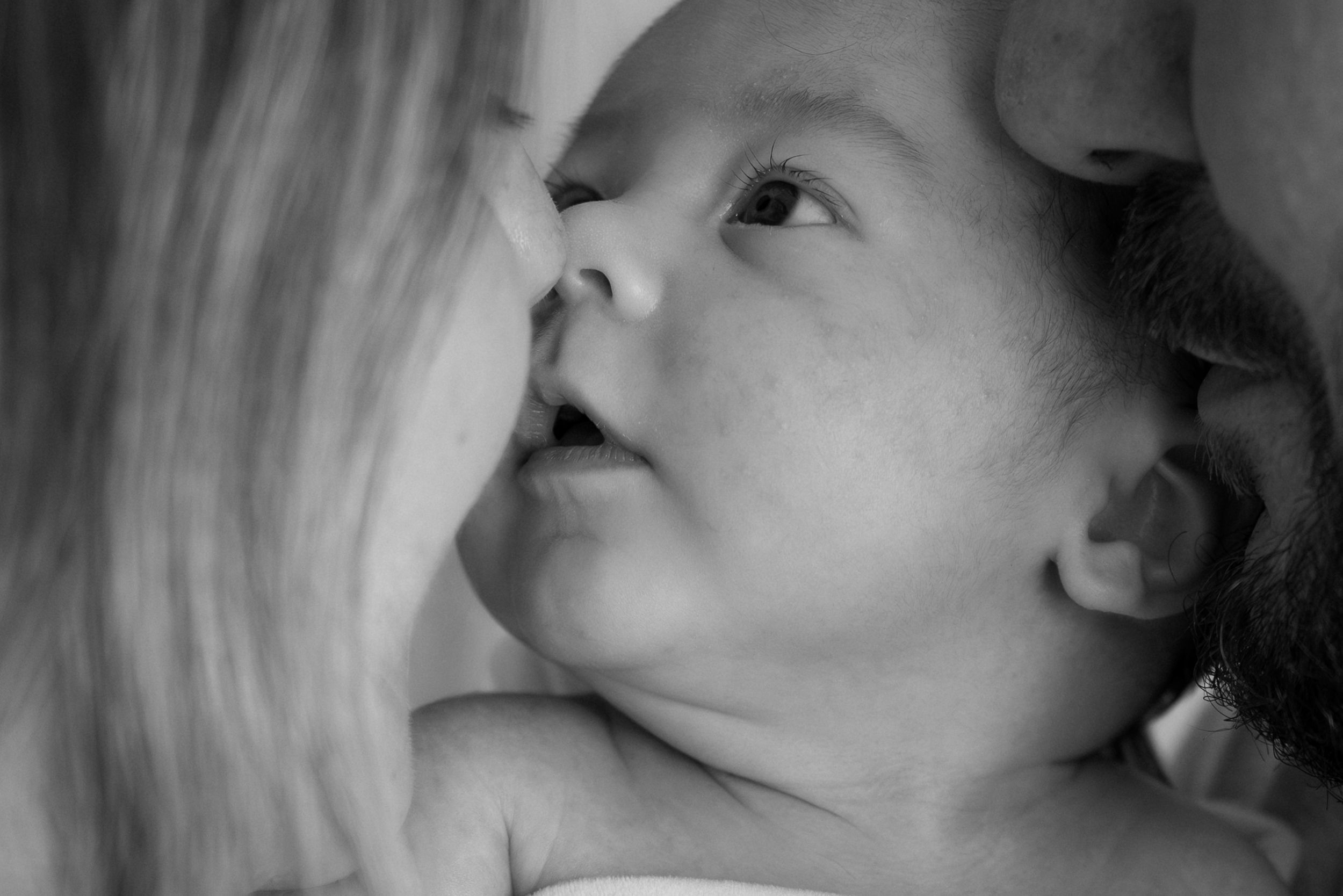 tender moments, love, mom, mom and baby, motherhood, newborn, tiny hands, kisses, parenthood, new parents, new baby