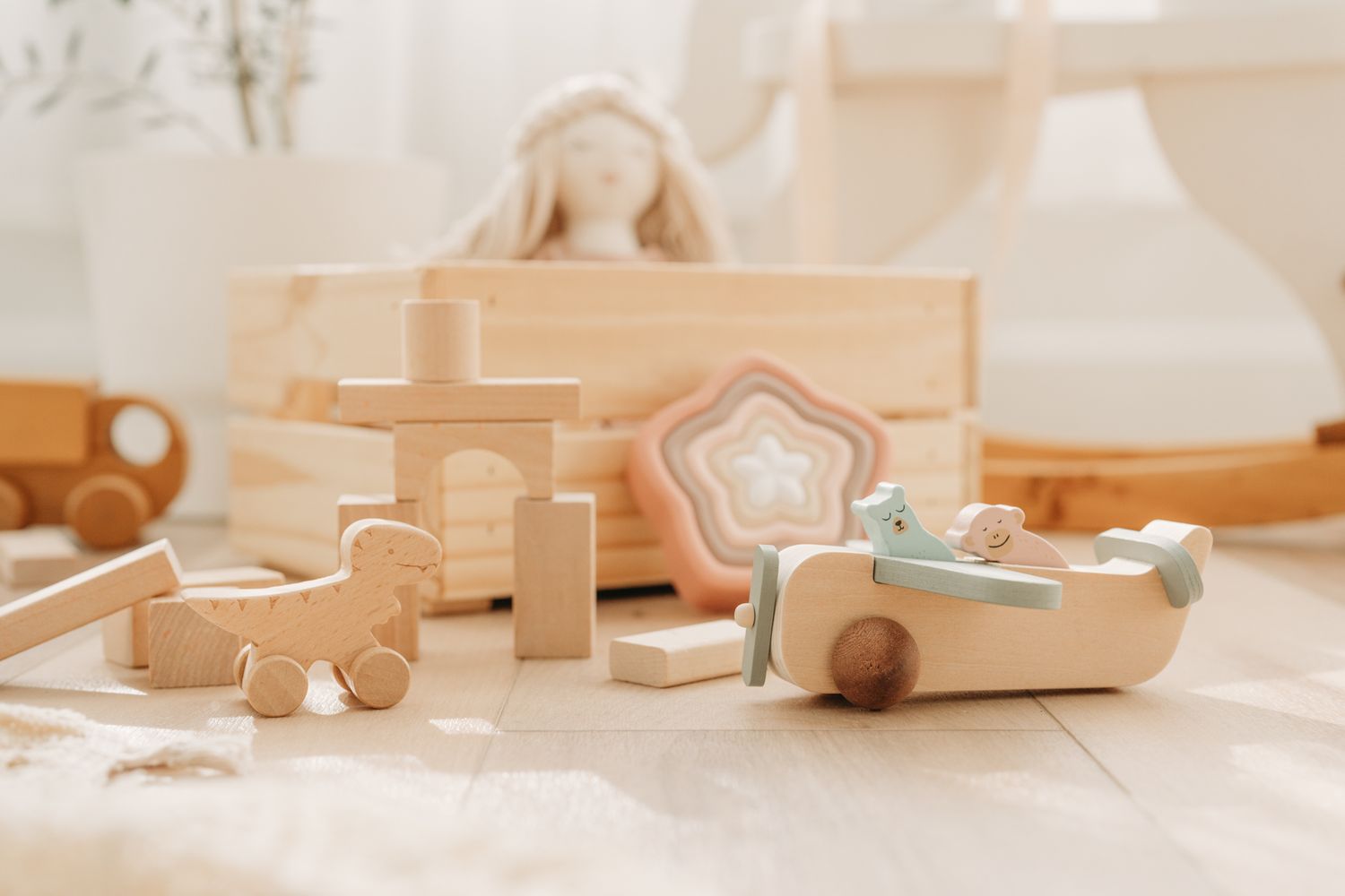 Jouets en bois - Photographe maternité nouveau-né famille