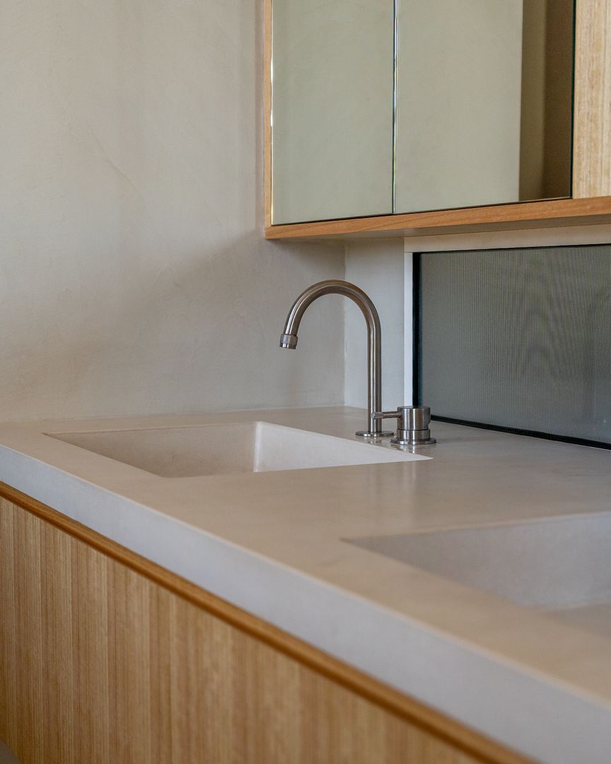 Interior design photograph of a luxurious high-end bathroom in Perth