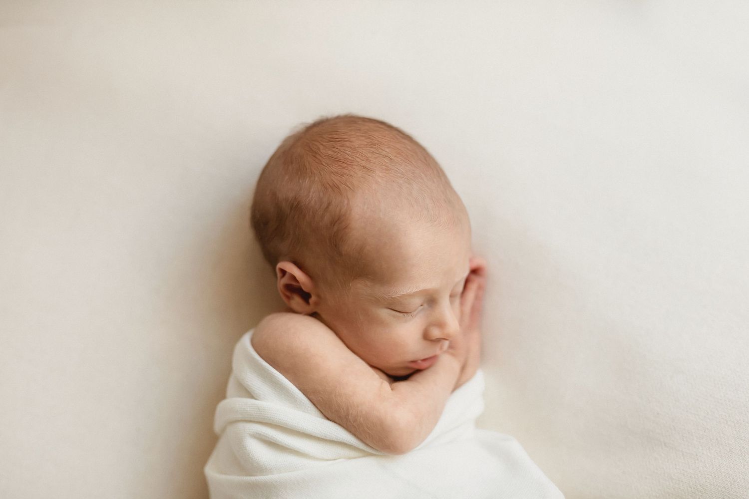 Edmonton Newborn Photographers. Newborn Photographers in Edmonton. Neutral minimalist newborn photographer in edmonton.  Newborn Photos