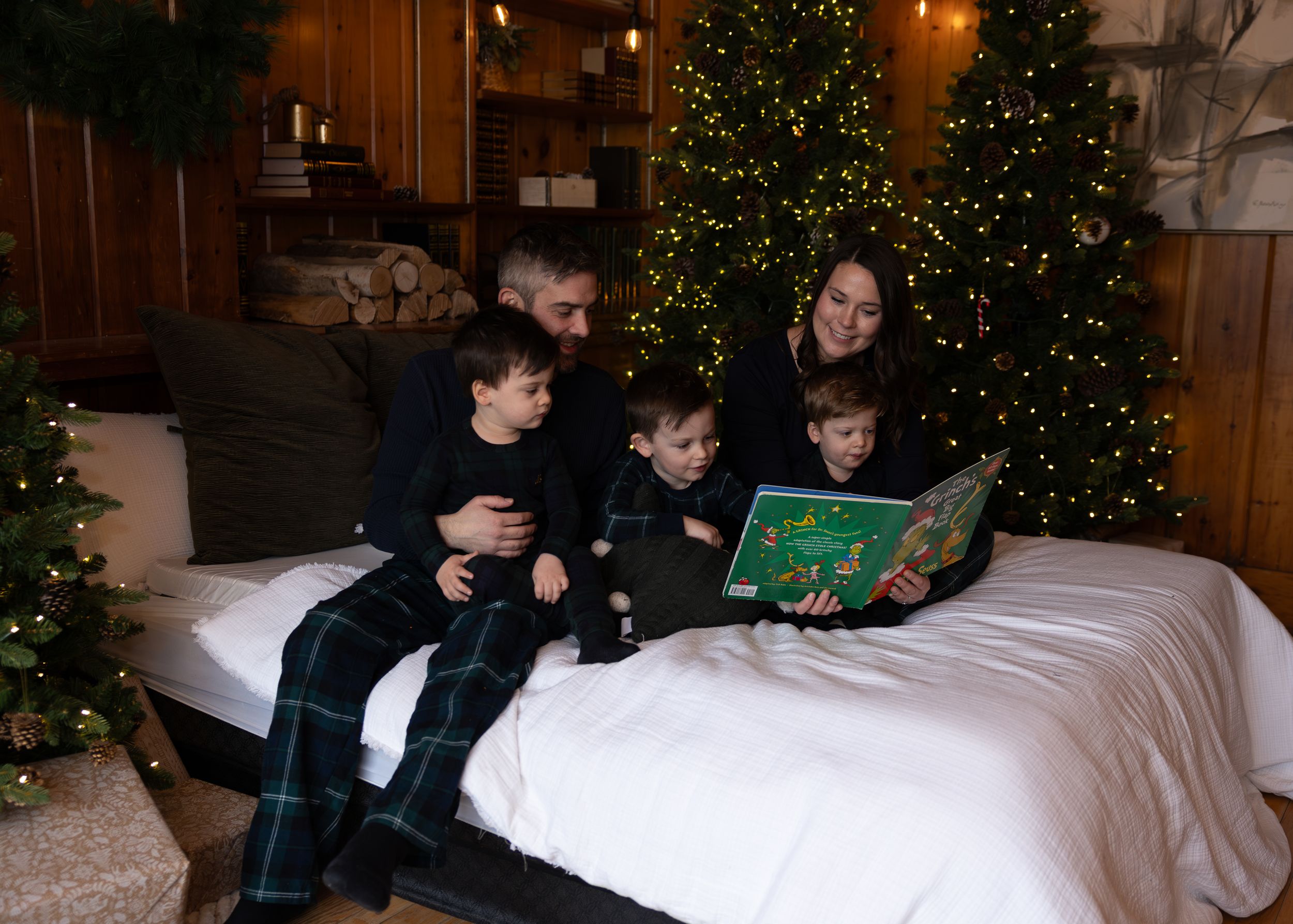 Christmas family photography. Brampton family photographer. The Ruby Manor Christmas photography