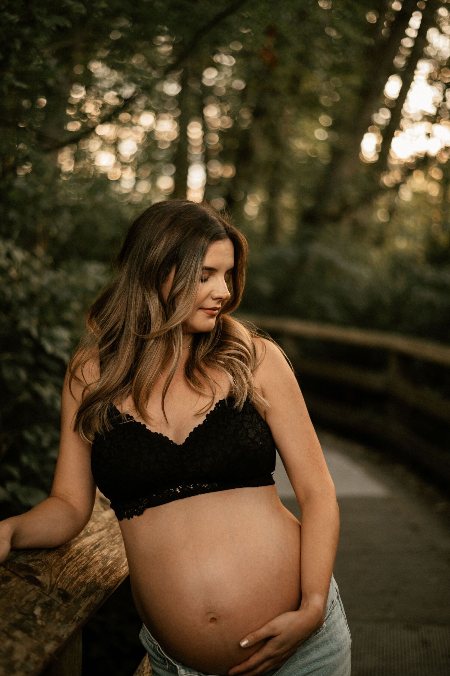 Golden Hour Cozy Lifestyle Outdoor Maternity Photoshoot in Vancouver by Marina Dams