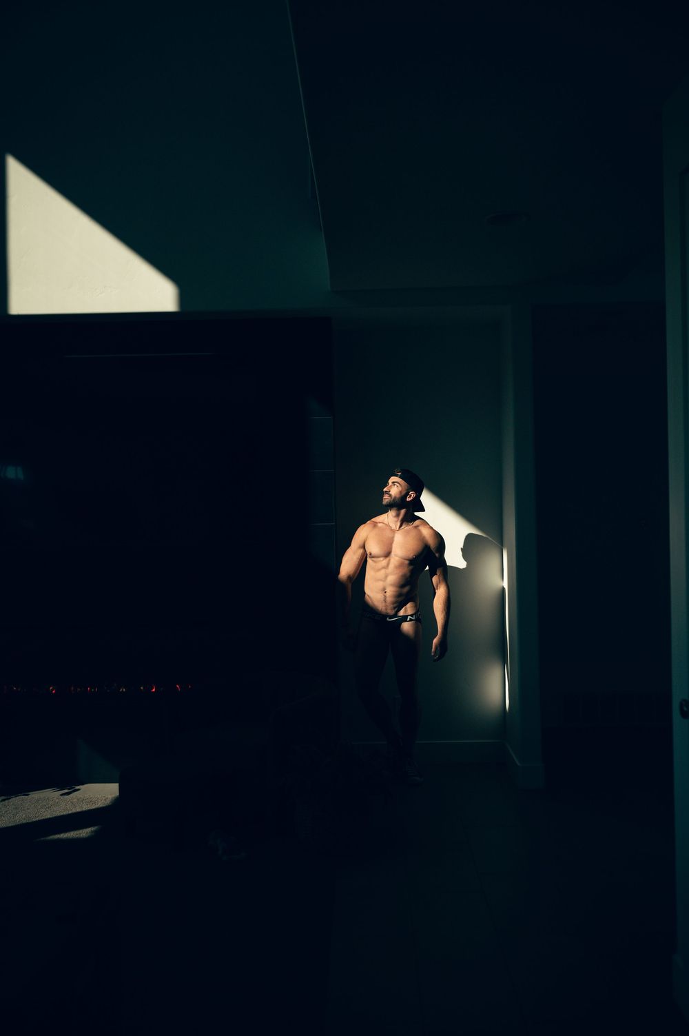 Salt Lake City Male Utah Fitness and gym photography poses. Moody, professional photos that show movement, life, and authenticity. Male form