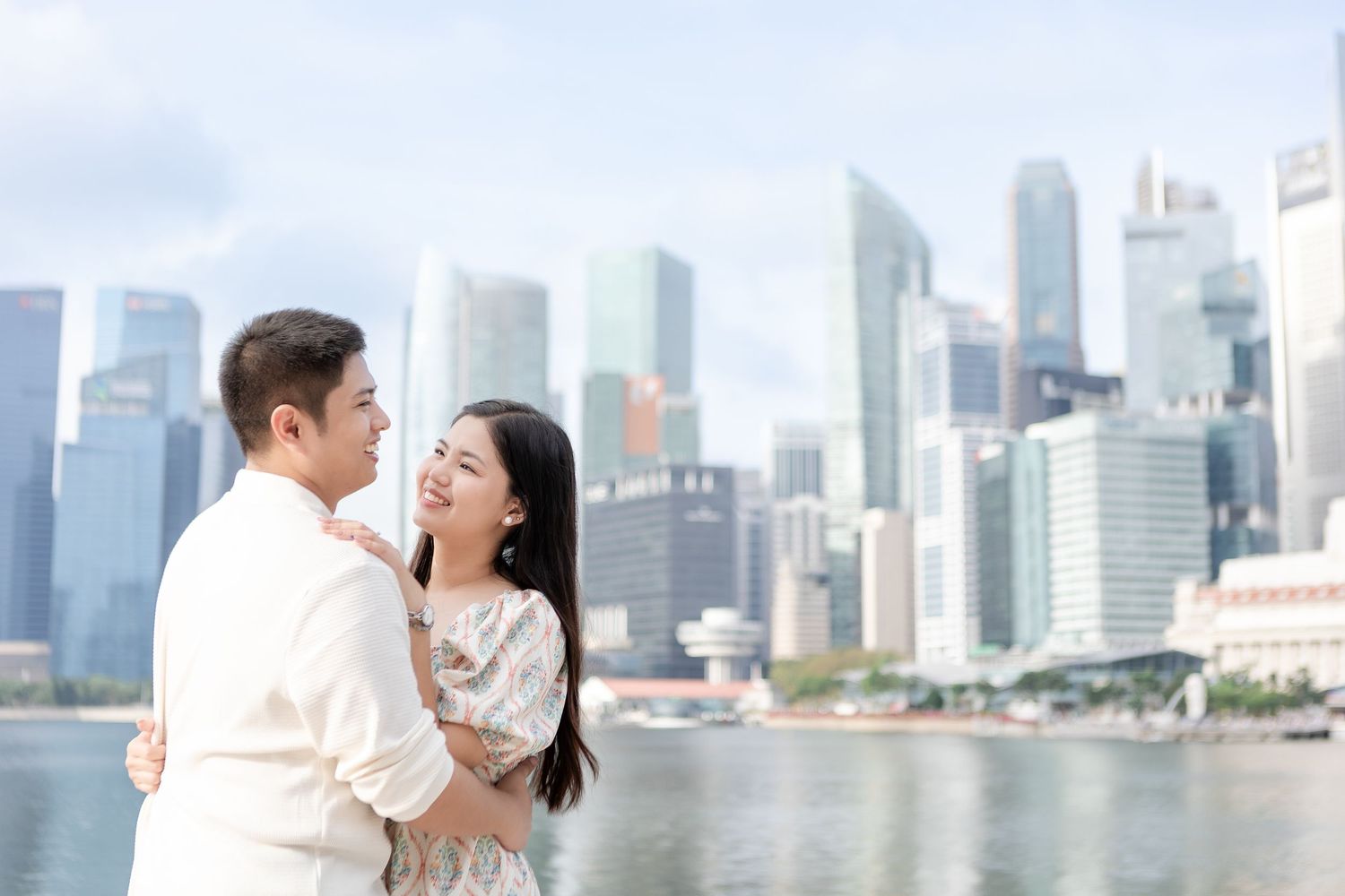 sunrise pre-wedding photos of filipino couple in singapore on the helix bridge with the central business district in the background