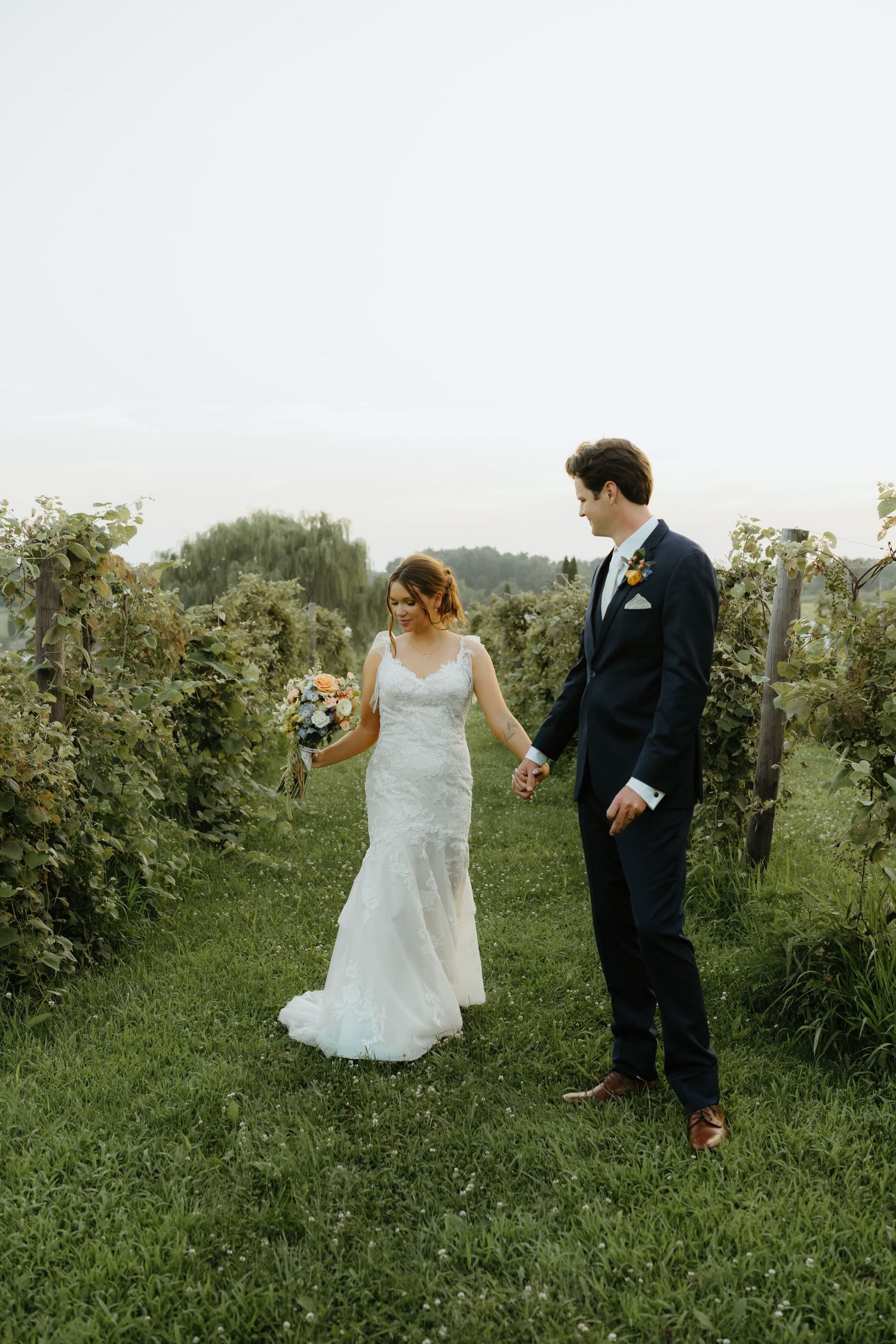 Wedding photographer Davenport IA, wedding photographer Bettendorf IA, wedding photographer Dubuque IA, 
creative wedding photographer