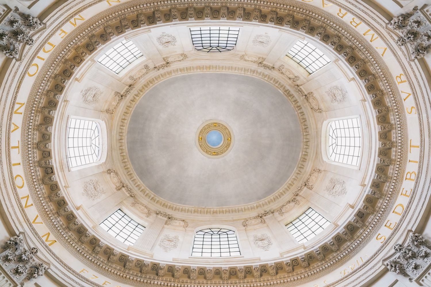 Détails architecturaux de la coupole de l'Institue de France