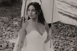 Series of romantic bridal portraits captured in black and white on a swing.