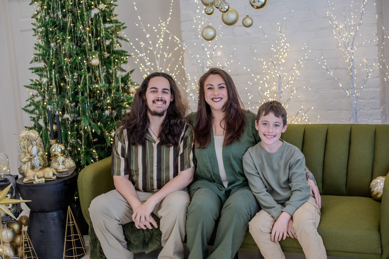 christmas seasonal holiday photoshoots luxury high end beautiful photos quick turn around retouched crisp true to color editing cincinnati