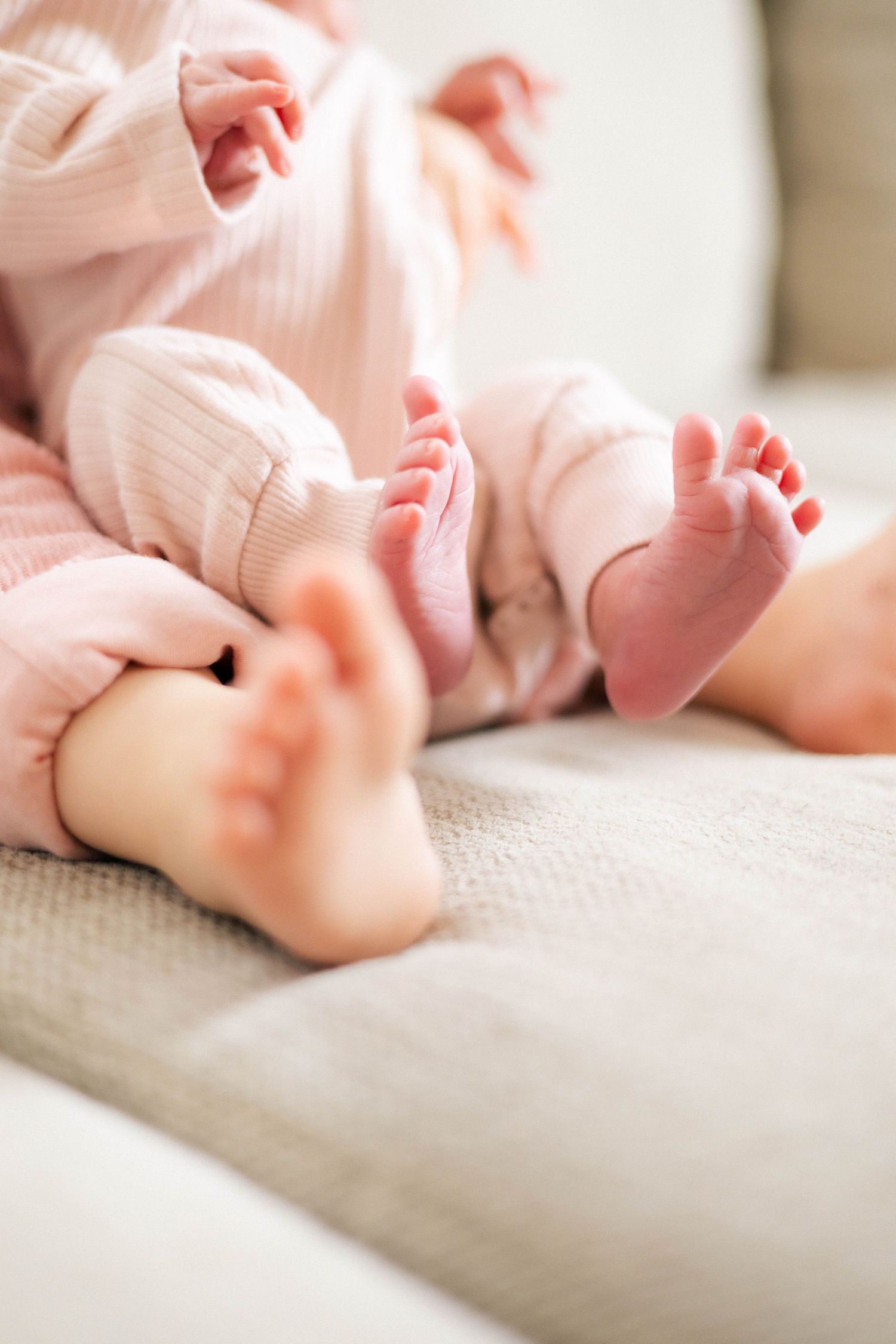 Indoor at home family newborn photos in Bloomington, Illinois