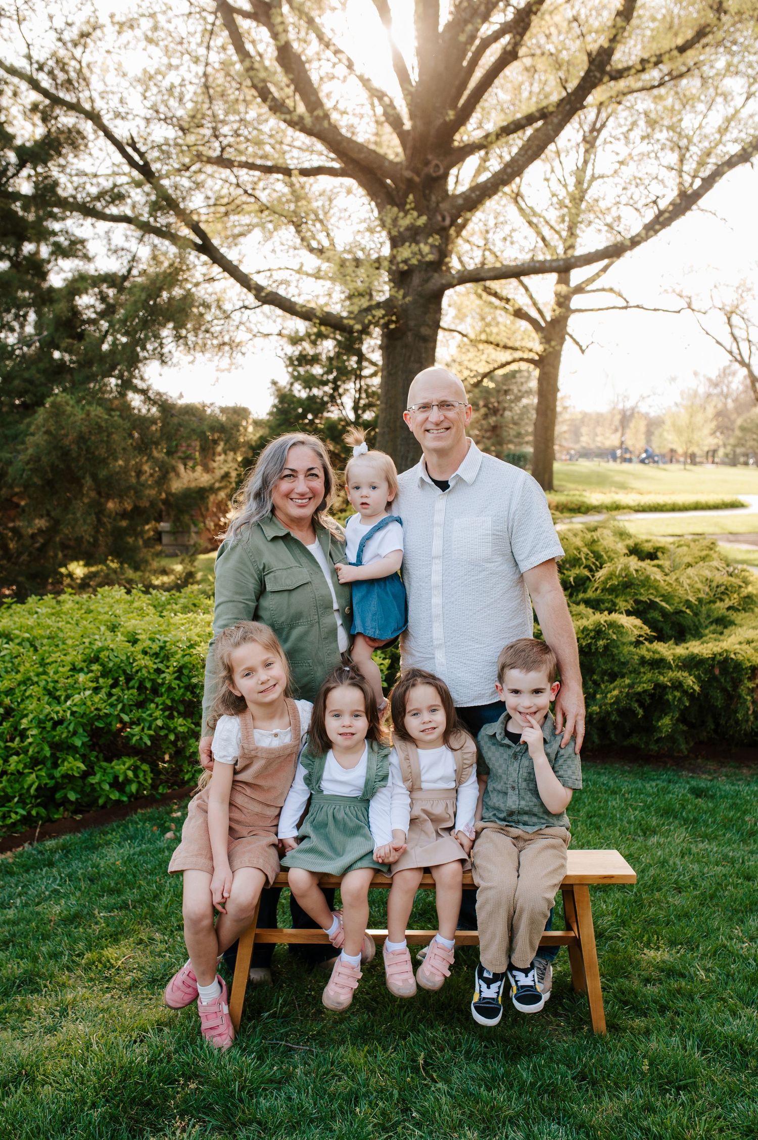 Extended family pictures in Wichita, KS by family photographer Jessica Nadine Photography - Eastborough Park