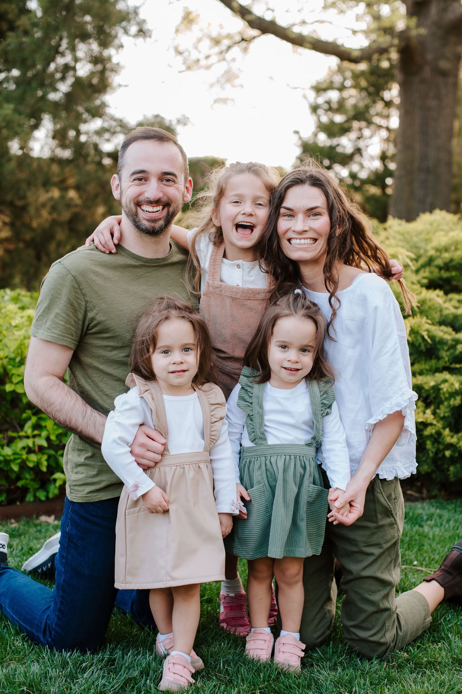 Extended family pictures in Wichita, KS by family photographer Jessica Nadine Photography - Eastborough Park