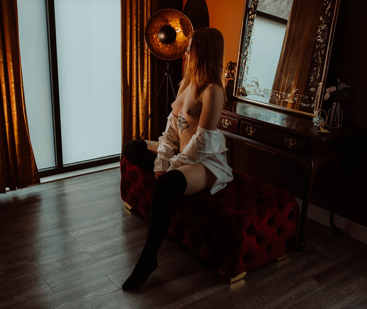 nude woman sits on vanity bench learning that boudoir isn't awkward