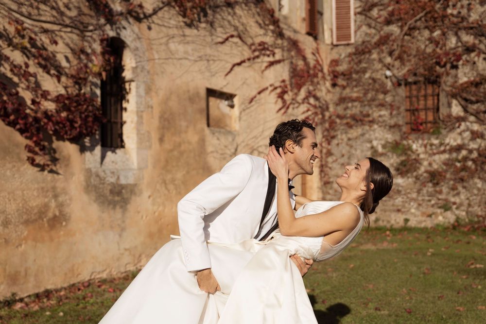 Bride and groom walking through the gardens of Castello di Celsa during a wedding in Tuscany, captured by a wedding photographer Tuscany.
