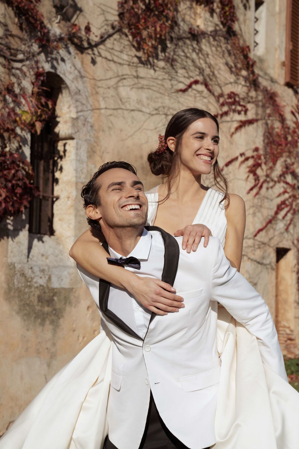 Elegant destination wedding in Tuscany at Castello di Celsa, featuring Renaissance architecture, Italian gardens and timeless photography