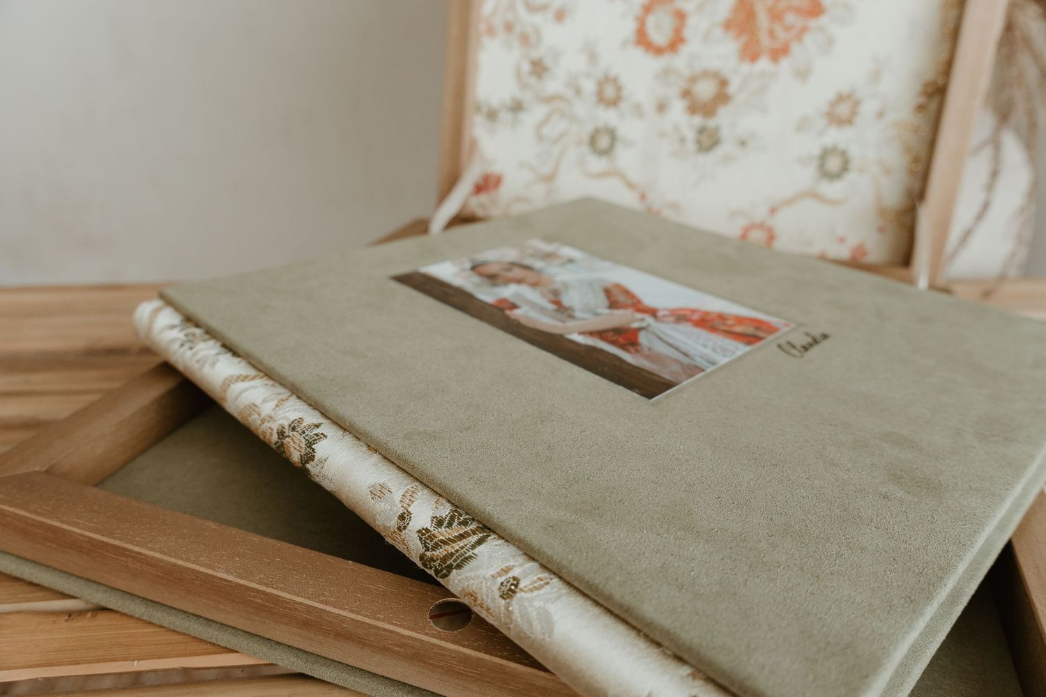 Álbum de fallera personalizado para seguimientos 2027. + caja de madera personalizada con la tela de fallera