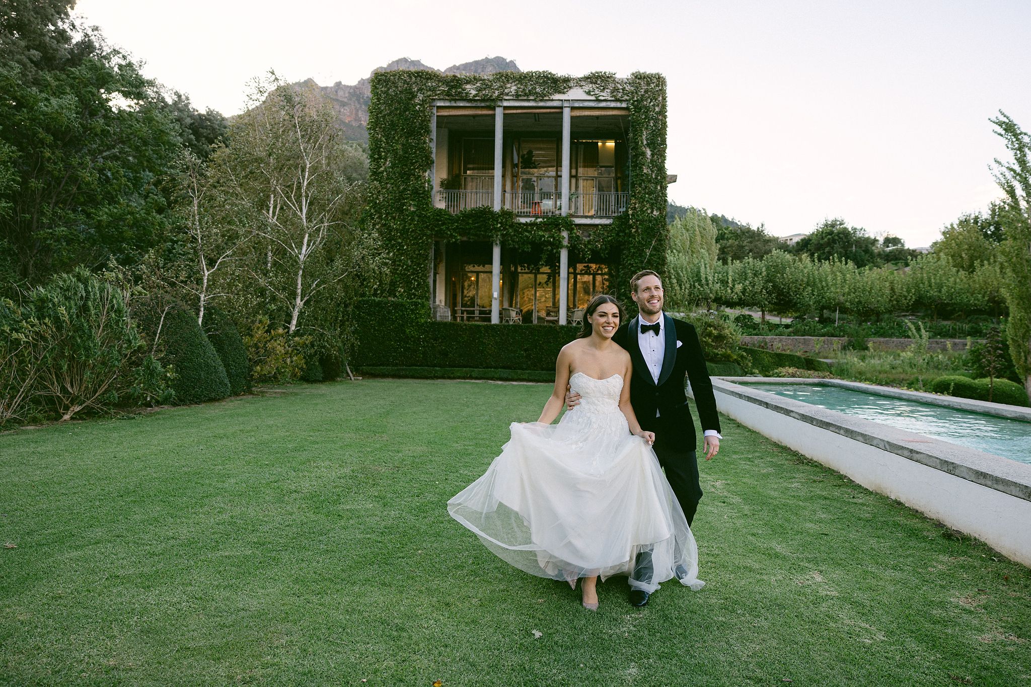 Villa next door gardens at Johannesdal 1207 used for wedding portraits