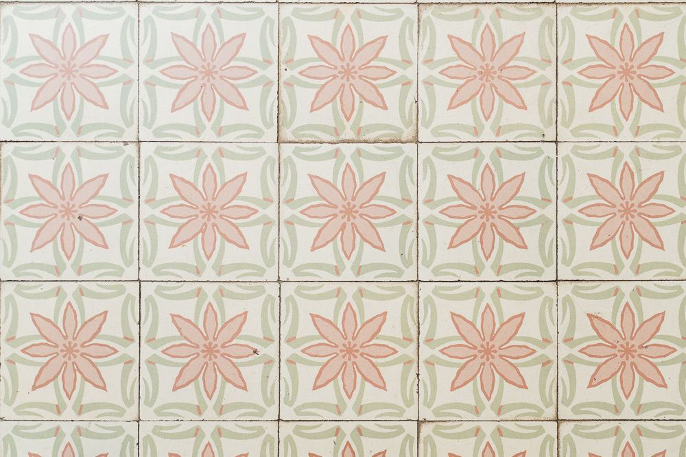 Seamless vintage floral wallpaper pattern with pink star-shaped flowers and geometric details on a light background.