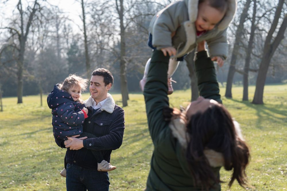 Jeux en famille dans un parc, à Rueil-Malmaison