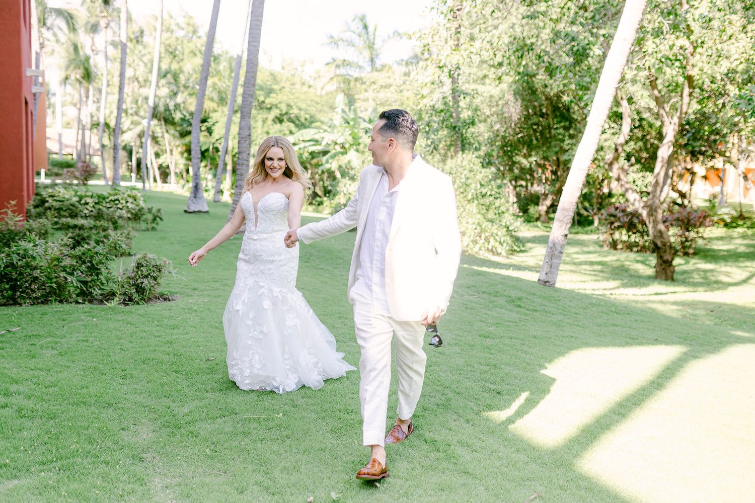 Authentic Tulum destination wedding photo – intimate natural moment.
