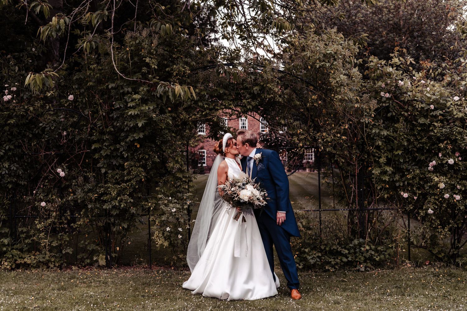 candid romantic atmospheric wedding photography by Rose and Rainbow Photography