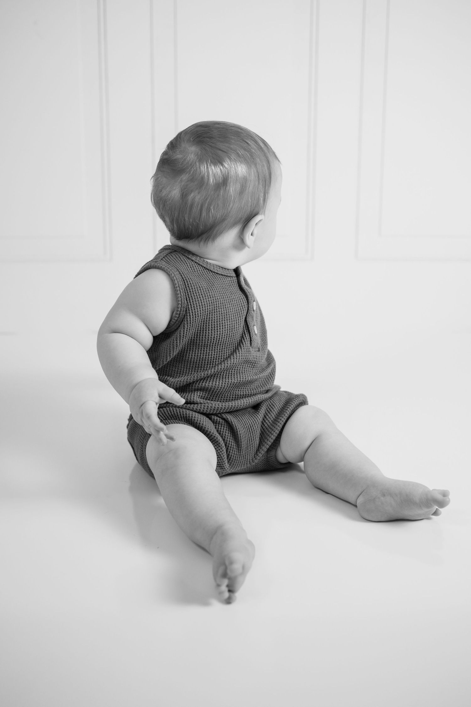 Cake smash photographer in Richmond, Virginia RVA. Milestone photographer for babies up to age one near Richmond, Virginia