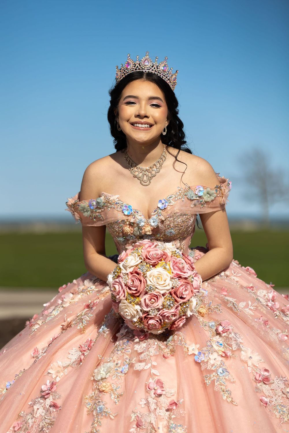 Close-up portrait of holding her bouquet at Independence Grove. Professional Rose Gold Quinceañera photography by Alex T.