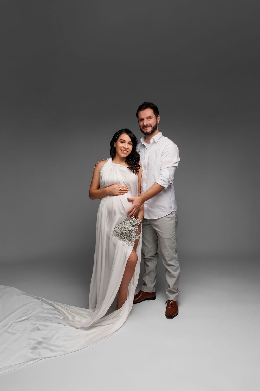 Luxury maternity photography in Chicago & suburbs featuring timeless studio and lifestyle portraits of expecting mothers.