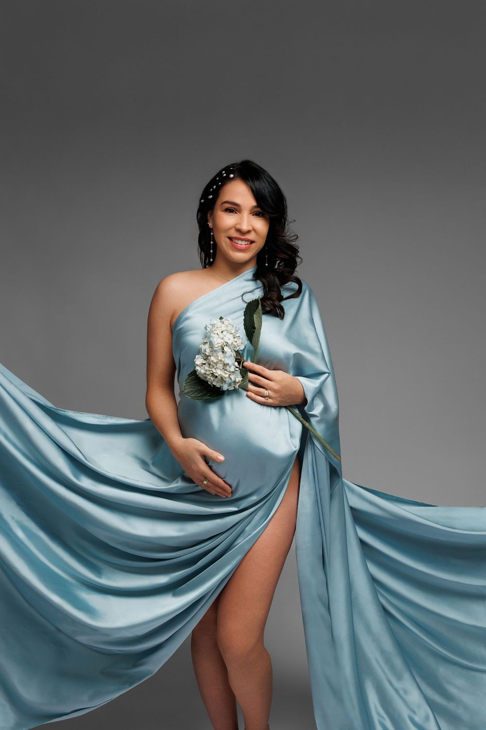 Luxury maternity photography in Chicago & suburbs featuring timeless studio and lifestyle portraits of expecting mothers.