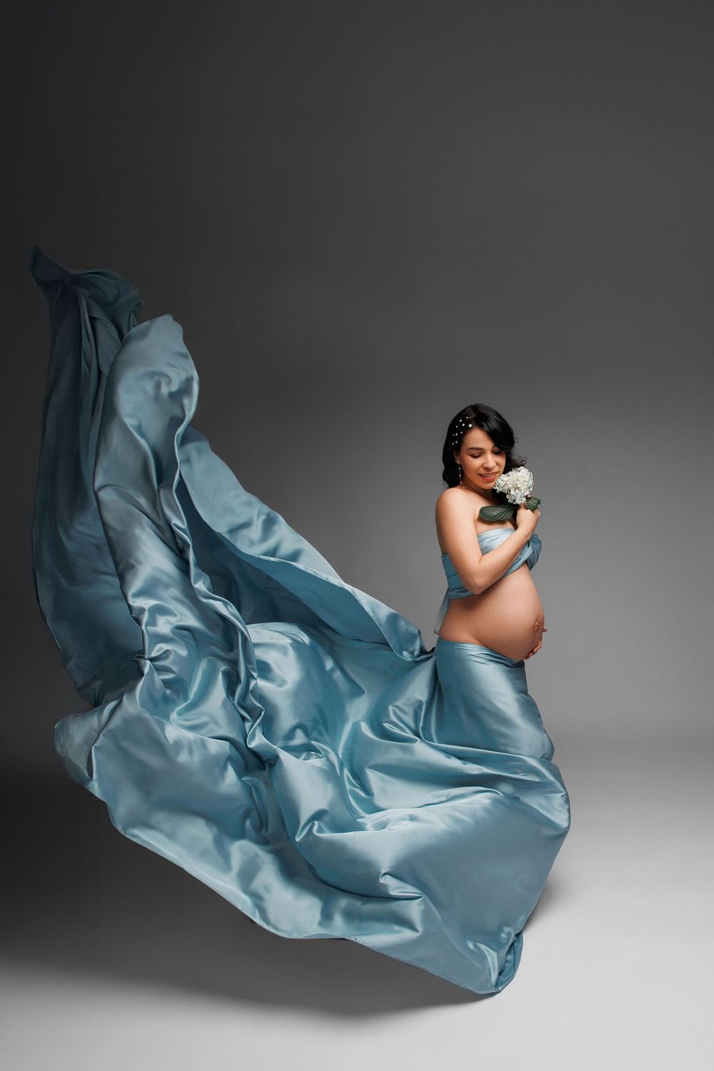 Luxury maternity photography in Chicago & suburbs featuring timeless studio and lifestyle portraits of expecting mothers.