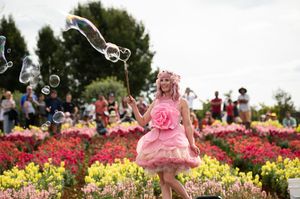Becky Bubbles at Kabloom flower festival