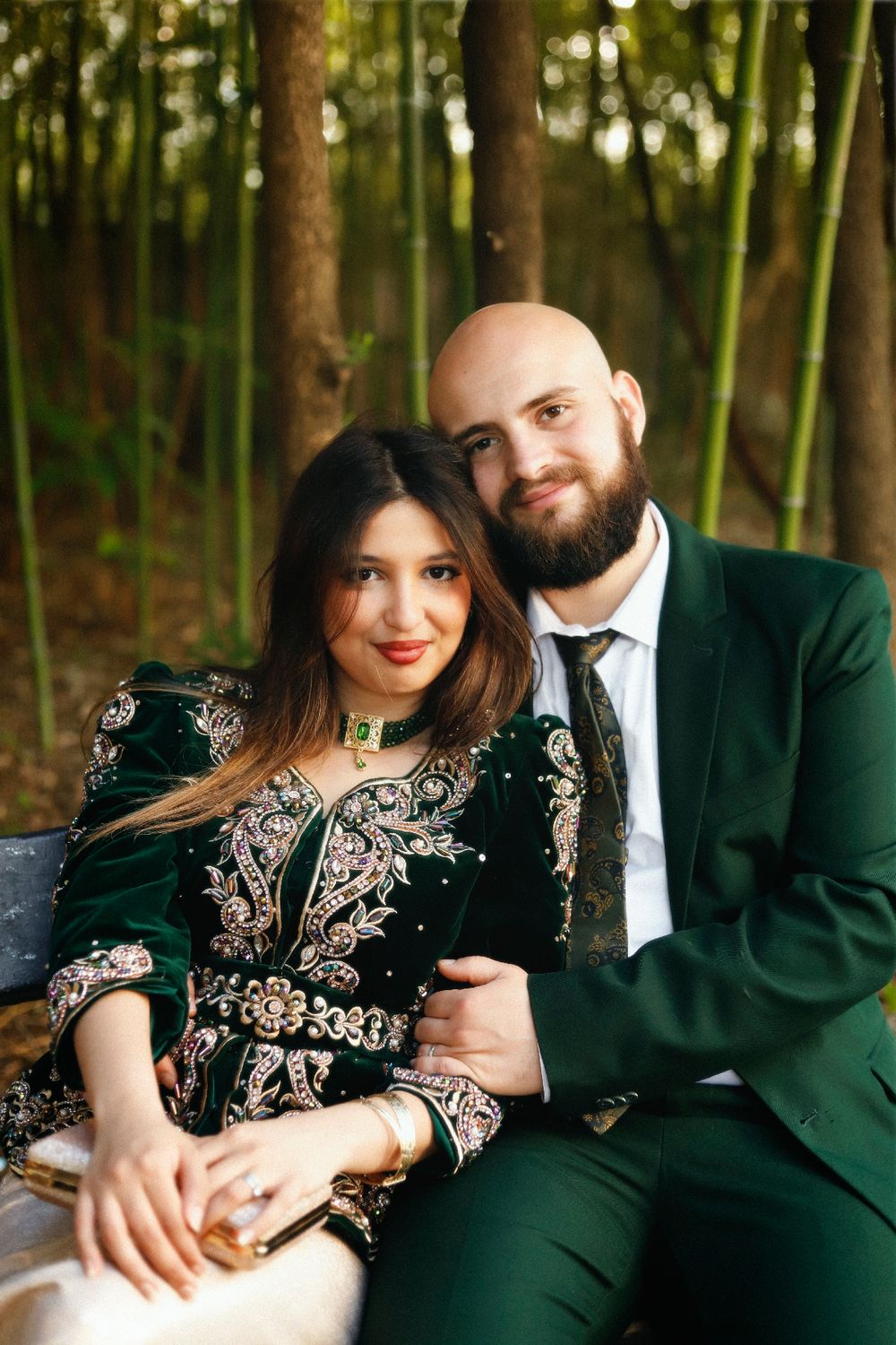 Chaemi Studio, photographe à Montpellier en séance photo en ville. Portrait original d’un shooting créatif en couple, romantique et élégant.