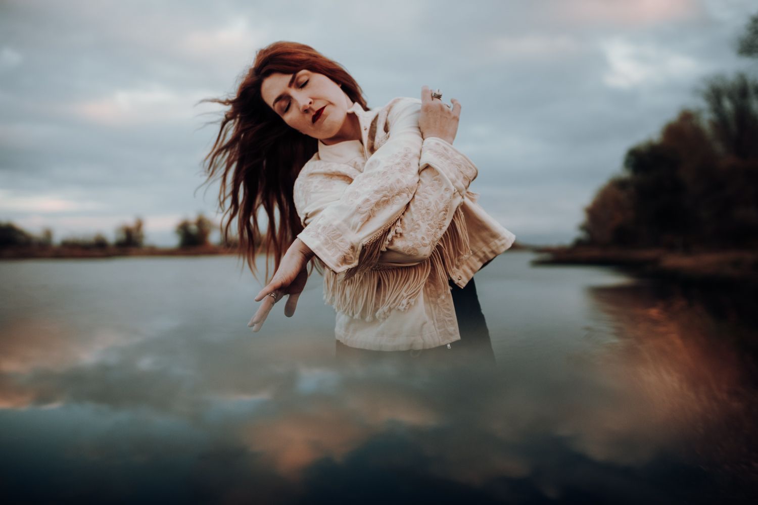 Portraitshooting in Magdeburg mit HEy Elli Fotoreportagen an der Elbe