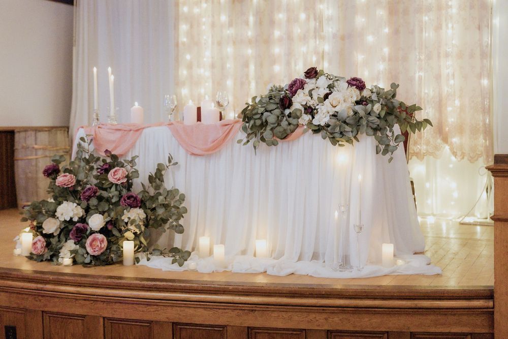 Romantic pink and red wedding decor, sweetheart table at Mountain Rose Lodge, Moncton wedding photography, aesthetic decor by Purabellezza