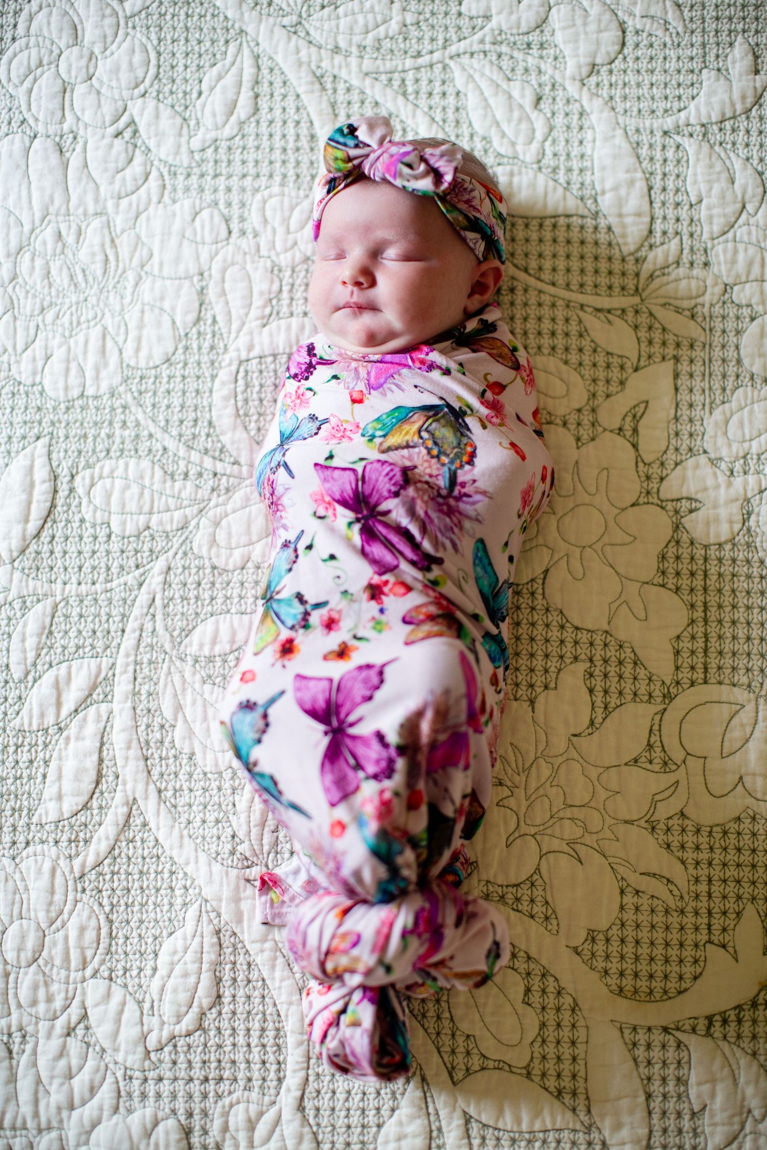 Newborn portrait. Mother and baby. Guaynabo, Puerto Rico.