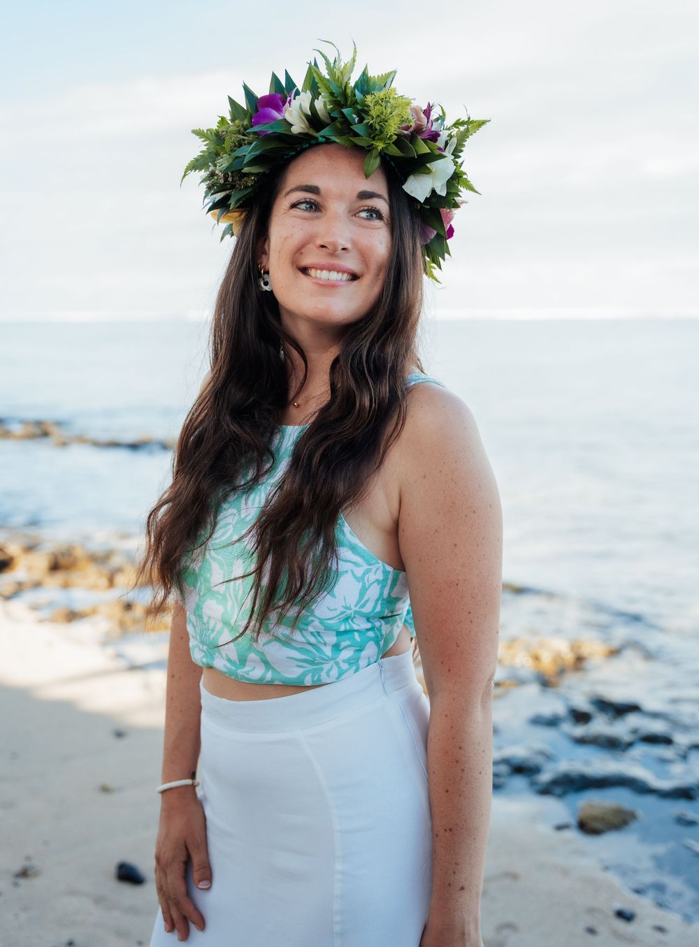 Solo woman traveler photoshoot in Tahiti or Moorea