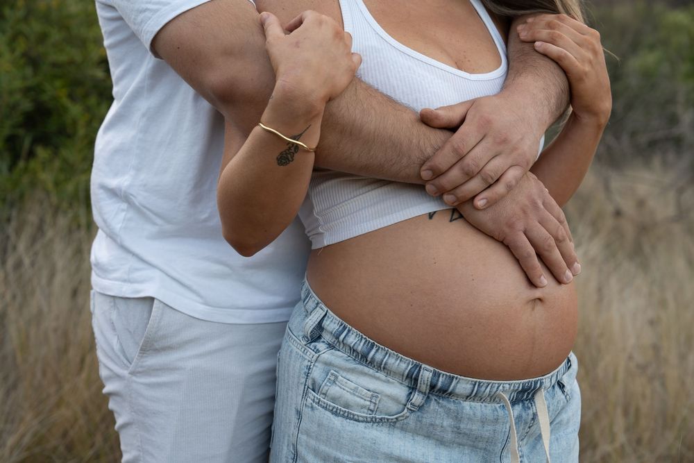 Wollongong maternity photoshoot session. A photograph of a pregnant belly.