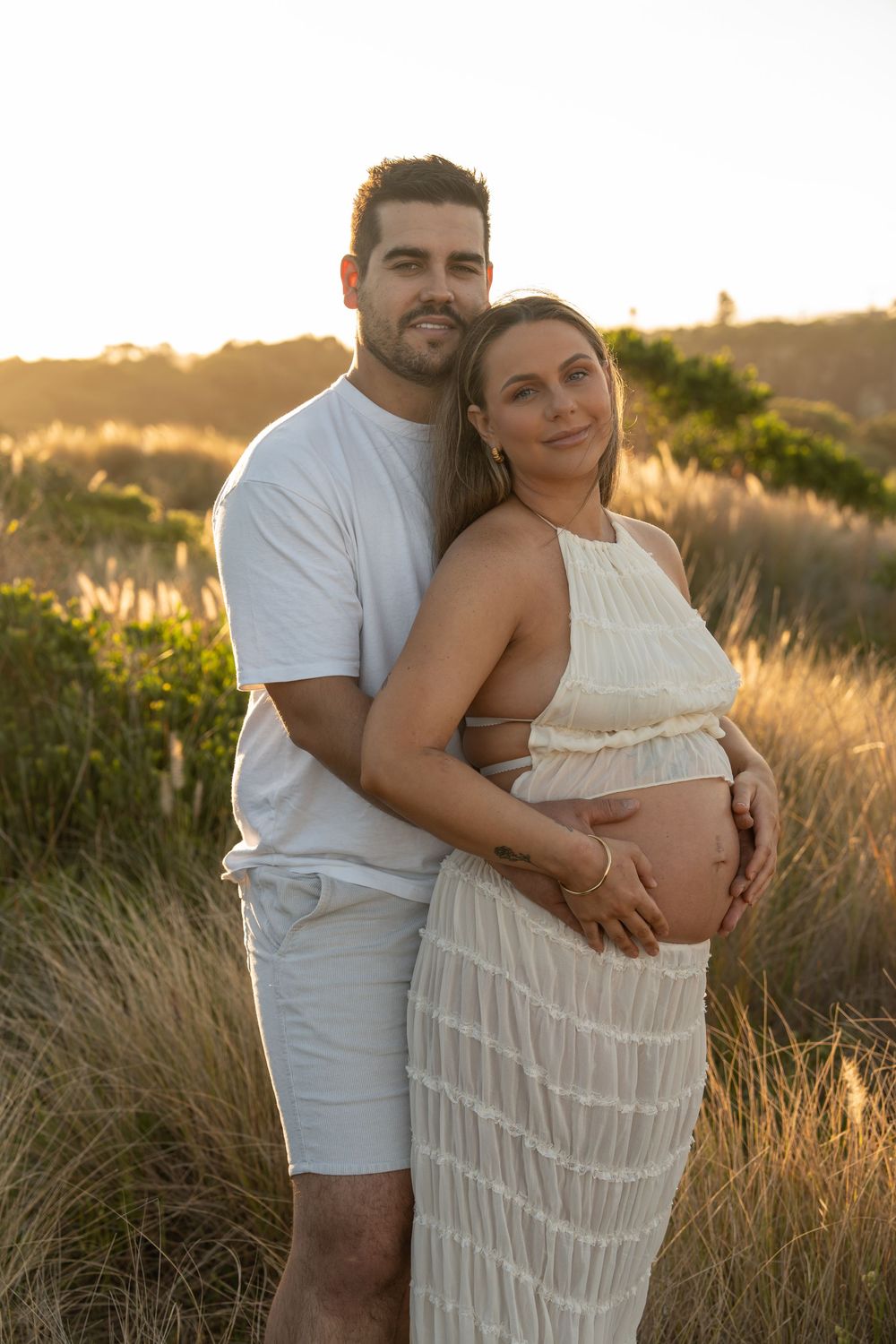 golden light maternity photoshoot in Wollongong