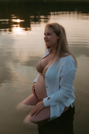 Melissa Stuer Photography Moederschapsfotograaf Moerbeke Oost-Vlaanderen
zwangerschapshoot  water zwanger -  fotograaf waasland stekene