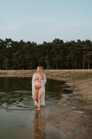 Melissa Stuer Photography Moederschapsfotograaf Moerbeke Oost-Vlaanderen 
zwangerschap fotoshoot water zwanger -  fotograaf waasland