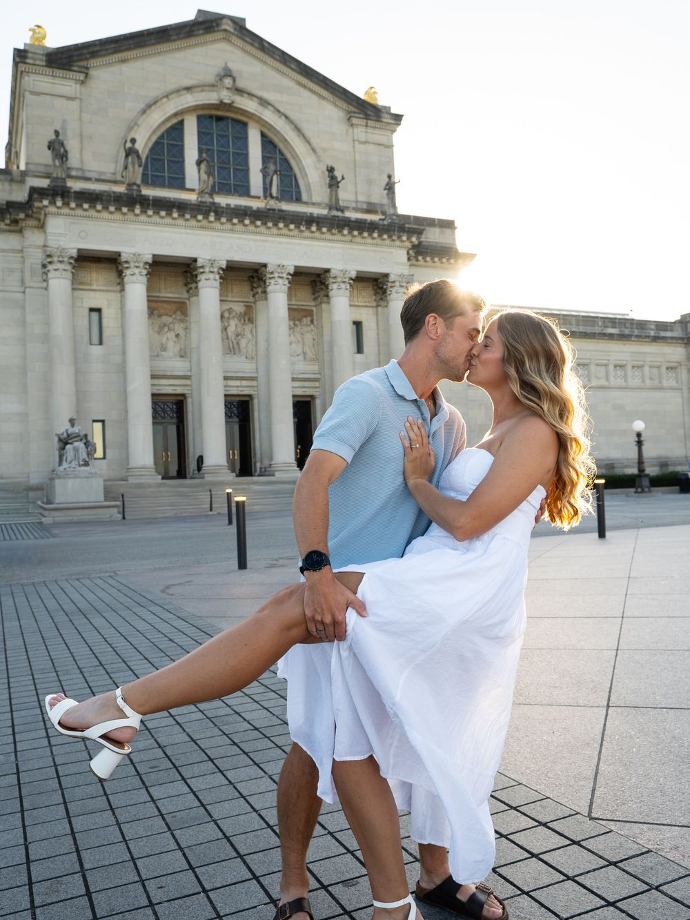 Beautiful couple's engagement photos at the Art Museum in St. Louis Missouri