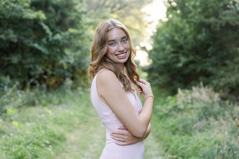 becky katzberg photography senior girl on a grassy path in a pink dress