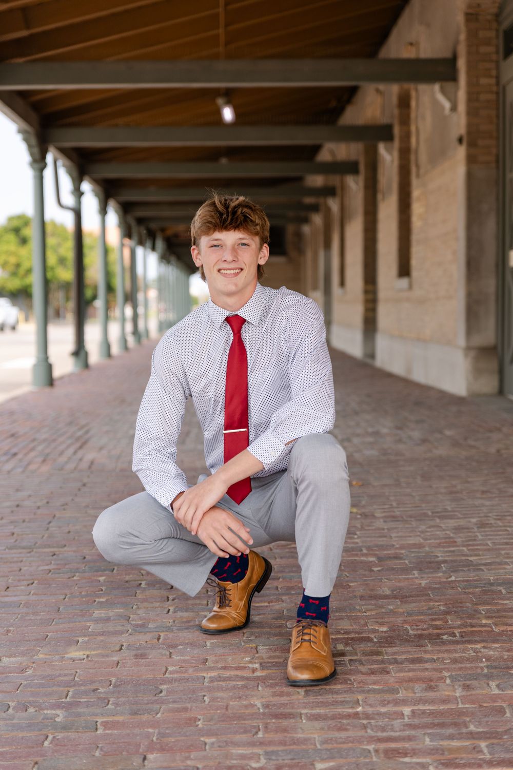becky katzberg photography senior boy in shirt and tie at the train station