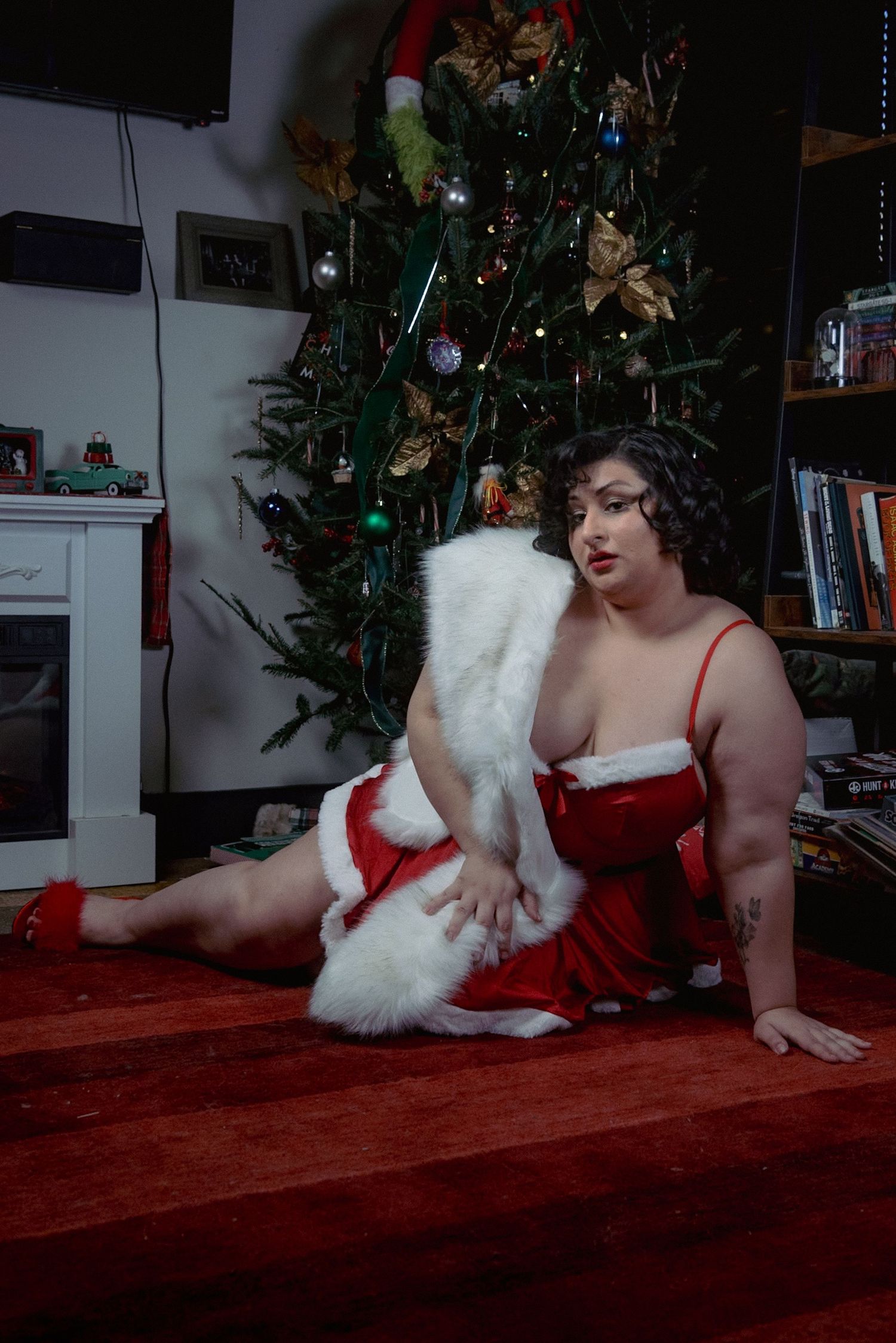 Christmas photoshoot 2024
Holiday photo session ideas
Pin-Up Christmas photoshoot
Creative Christmas photography
Holiday-inspired photo