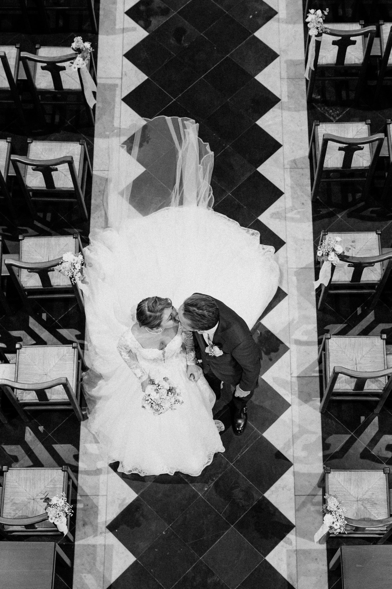 Photographe mariage Lille : Ceremonie religieuse vue depuis les hauteurs de l’eglise a Lambersart.