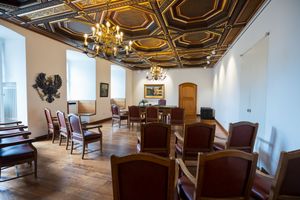 Standesamtliche Trauung in Berlin: Fürstenzimmer der Zitadelle Spandau mit klassischer Einrichtung.
