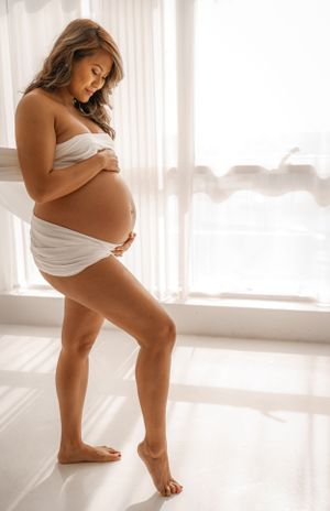 Experience the most elegant maternity photoshoot in Dubai with MohaStudio.
the best maternity photography experiences in Dubai and the UAE