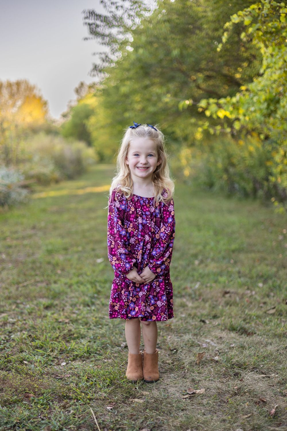 Springfield, IL Photographer captures a girl smiling at the camera during a photo session at Centennial Park in Springfield, IL
