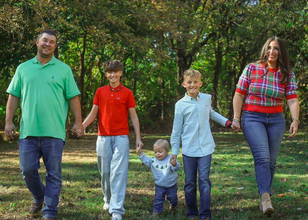 The Koenig-Ranger family Christmas 2025 photoshoot with Nicole Banet Photography.